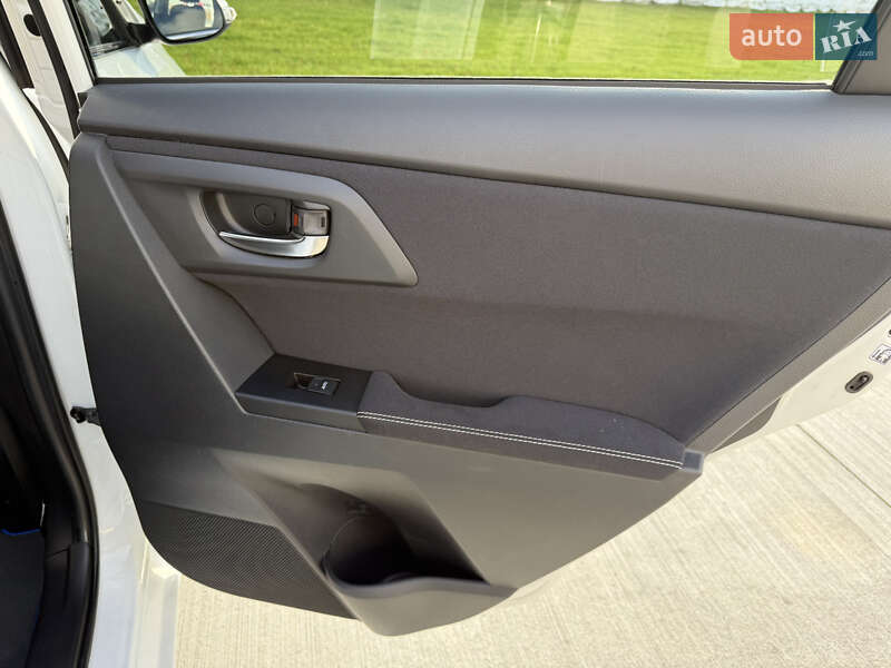 Хэтчбек Toyota Auris 2014 в Луцке