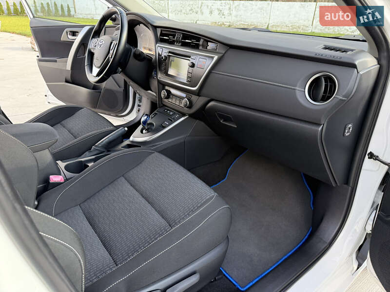 Хэтчбек Toyota Auris 2014 в Луцке