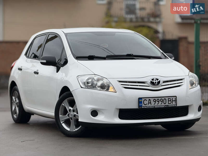 Хэтчбек Toyota Auris 2011 в Бердичеве