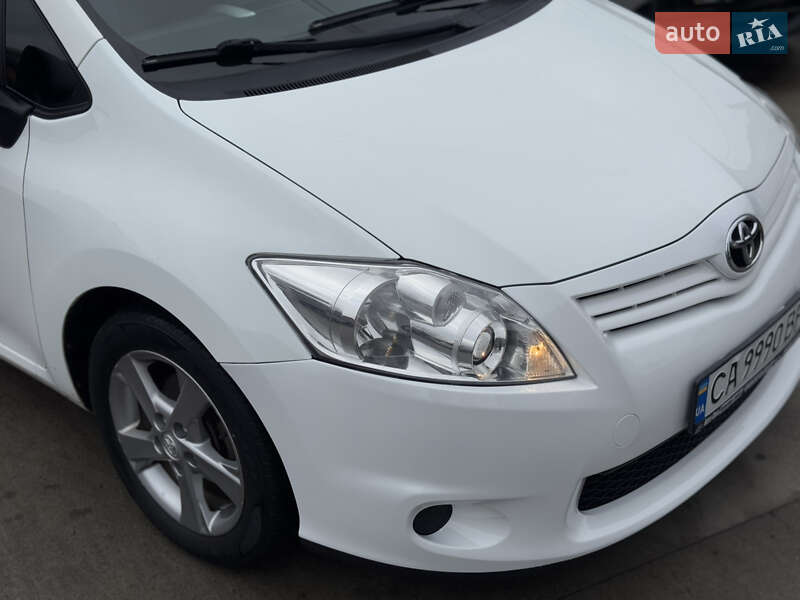 Хэтчбек Toyota Auris 2011 в Бердичеве