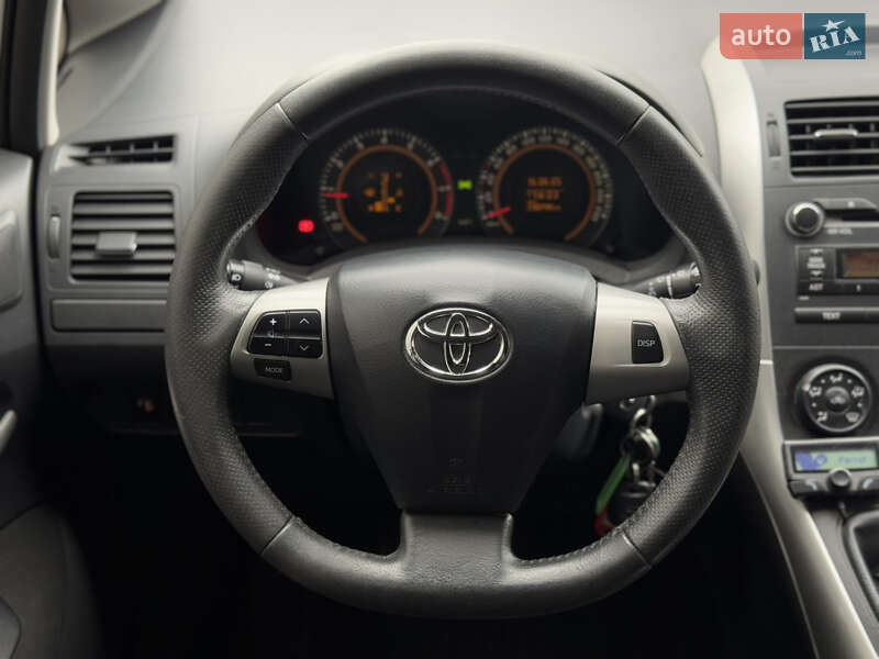 Хэтчбек Toyota Auris 2011 в Бердичеве