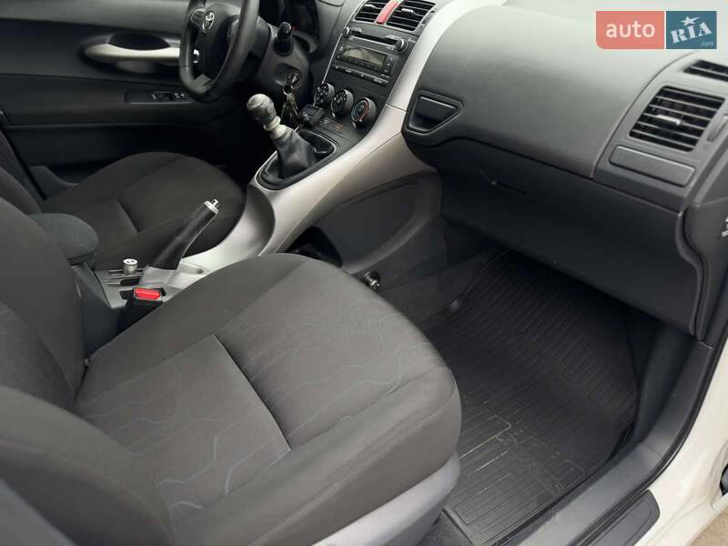 Хэтчбек Toyota Auris 2011 в Бердичеве