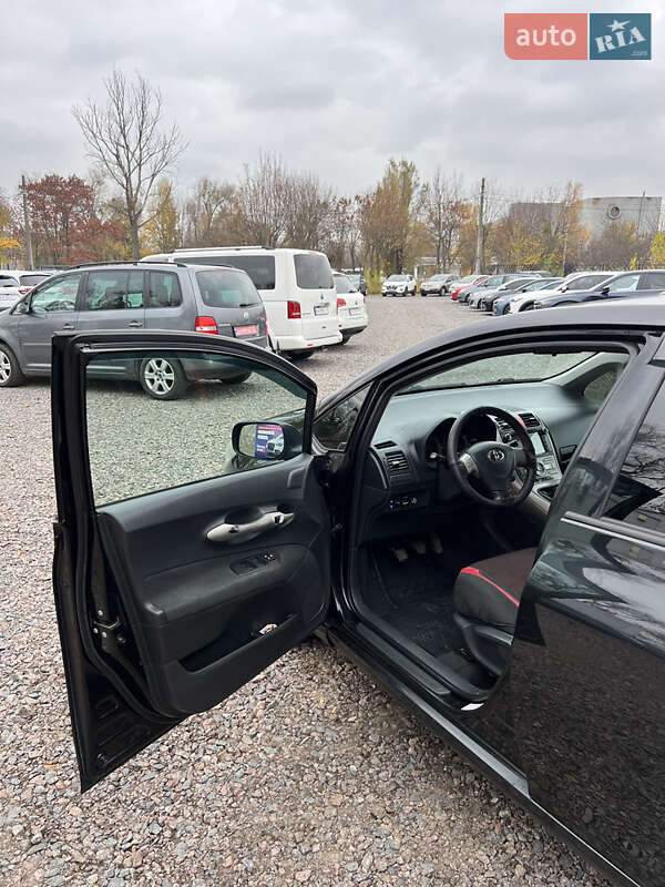 Хэтчбек Toyota Auris 2008 в Черкассах