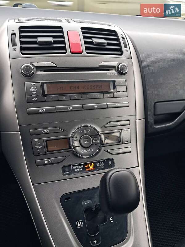 Хэтчбек Toyota Auris 2011 в Киеве