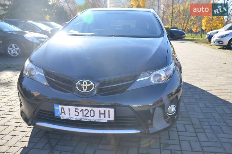 Хэтчбек Toyota Auris 2014 в Киеве