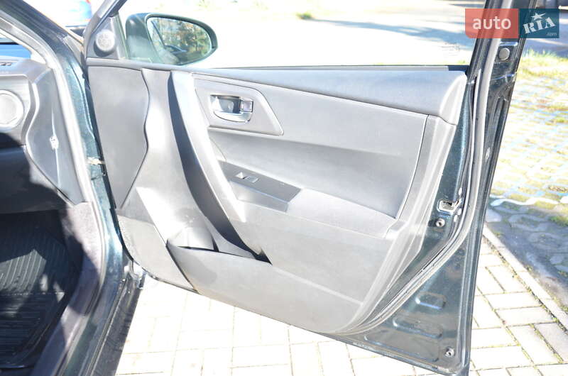 Хэтчбек Toyota Auris 2014 в Киеве