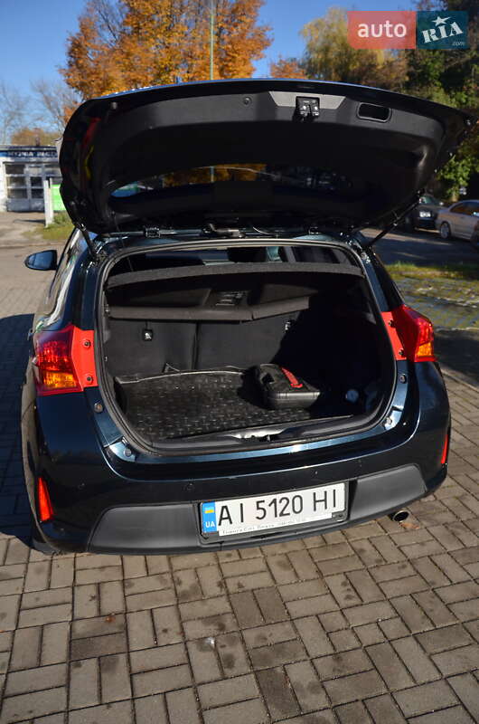Хэтчбек Toyota Auris 2014 в Киеве