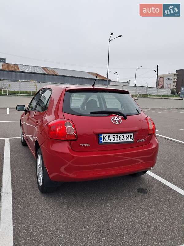 Хэтчбек Toyota Auris 2011 в Киеве
