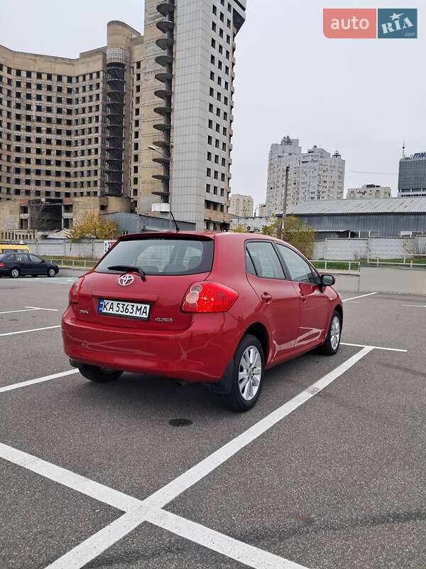 Хэтчбек Toyota Auris 2011 в Киеве