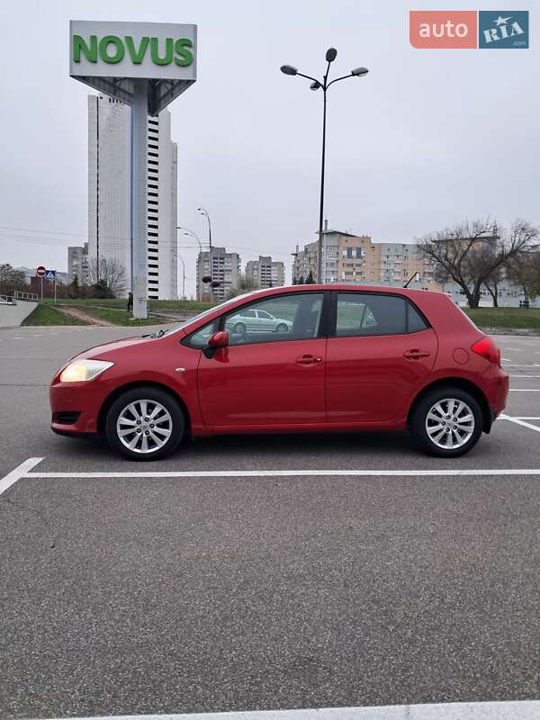 Хэтчбек Toyota Auris 2011 в Киеве