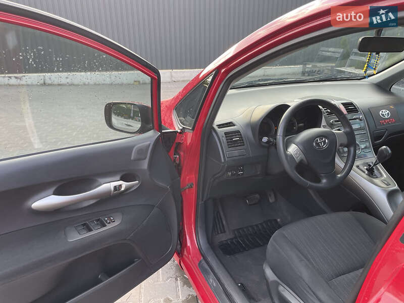 Хэтчбек Toyota Auris 2007 в Киеве