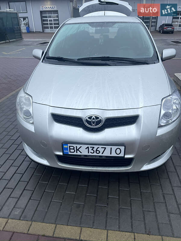 Хэтчбек Toyota Auris 2009 в Сарнах фото 10 Хэтчбек Toyota Auris 2009 в Сарнах