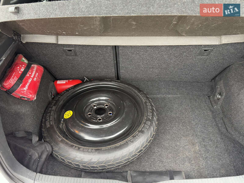 Хетчбек Toyota Auris 2013 в Фастові фото 4 Хетчбек Toyota Auris 2013 в Фастові