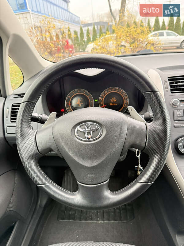Хэтчбек Toyota Auris 2008 в Киеве