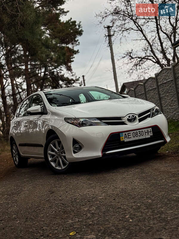 Хэтчбек Toyota Auris 2013 в Киеве