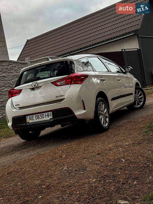 Хэтчбек Toyota Auris 2013 в Киеве