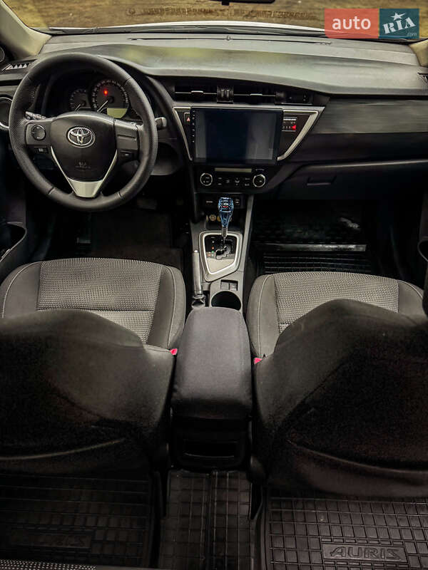 Хэтчбек Toyota Auris 2013 в Киеве