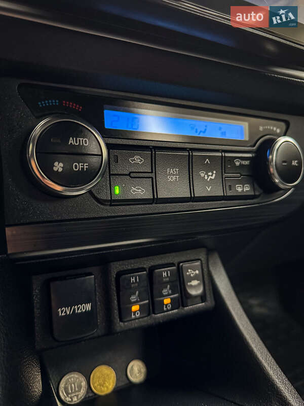 Хэтчбек Toyota Auris 2013 в Киеве