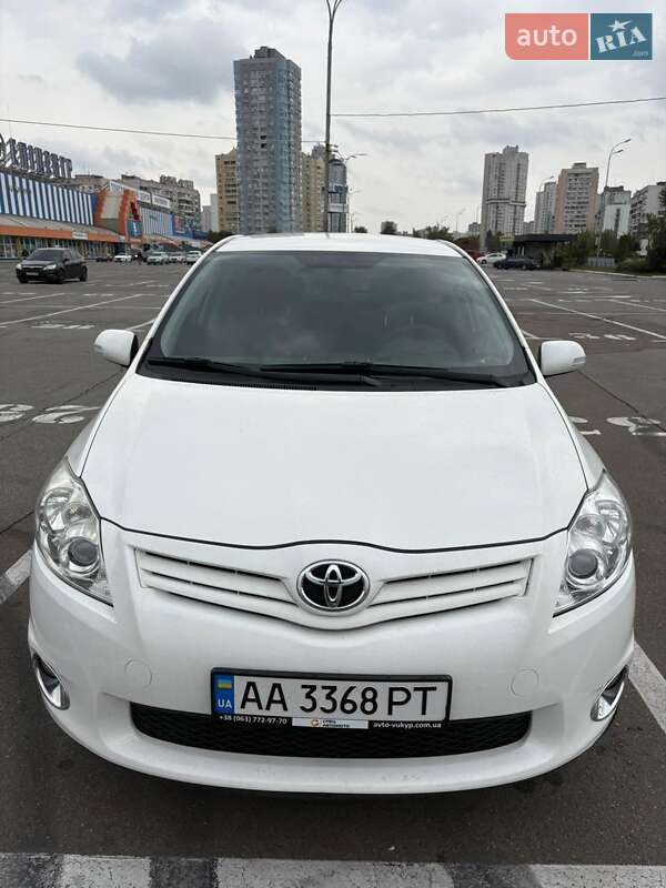 Хэтчбек Toyota Auris 2011 в Киеве