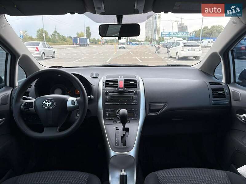 Хэтчбек Toyota Auris 2011 в Киеве