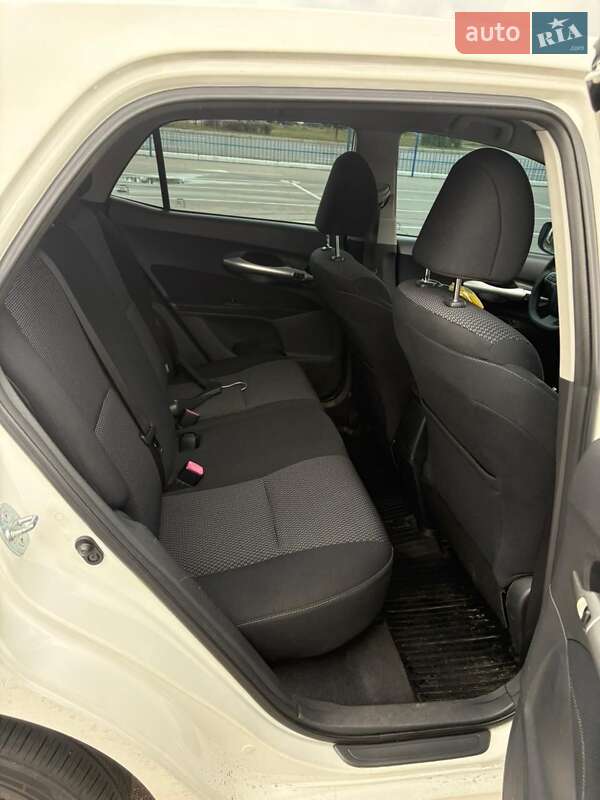 Хэтчбек Toyota Auris 2011 в Киеве