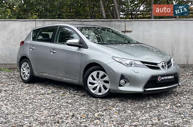 Хэтчбек Toyota Auris 2012 в Киеве