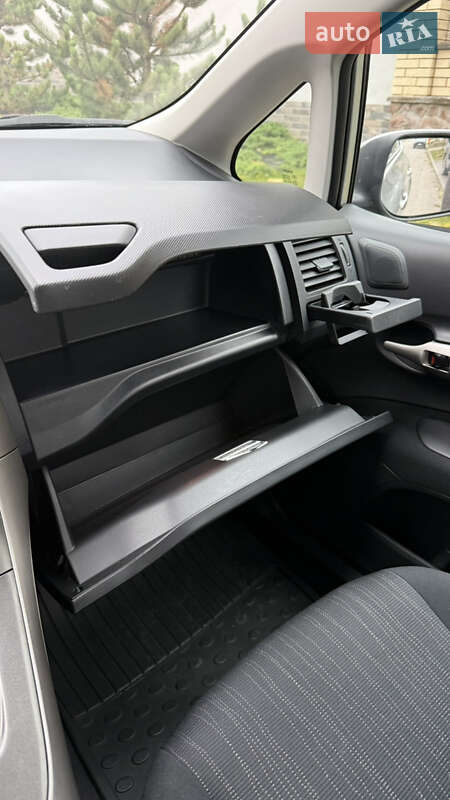 Хэтчбек Toyota Auris 2008 в Ровно фото 13 Хэтчбек Toyota Auris 2008 в Ровно