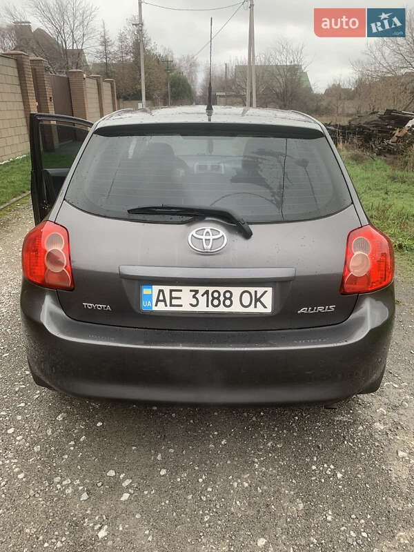 Хэтчбек Toyota Auris 2008 в Каменском