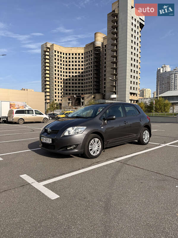 Хэтчбек Toyota Auris 2008 в Киеве