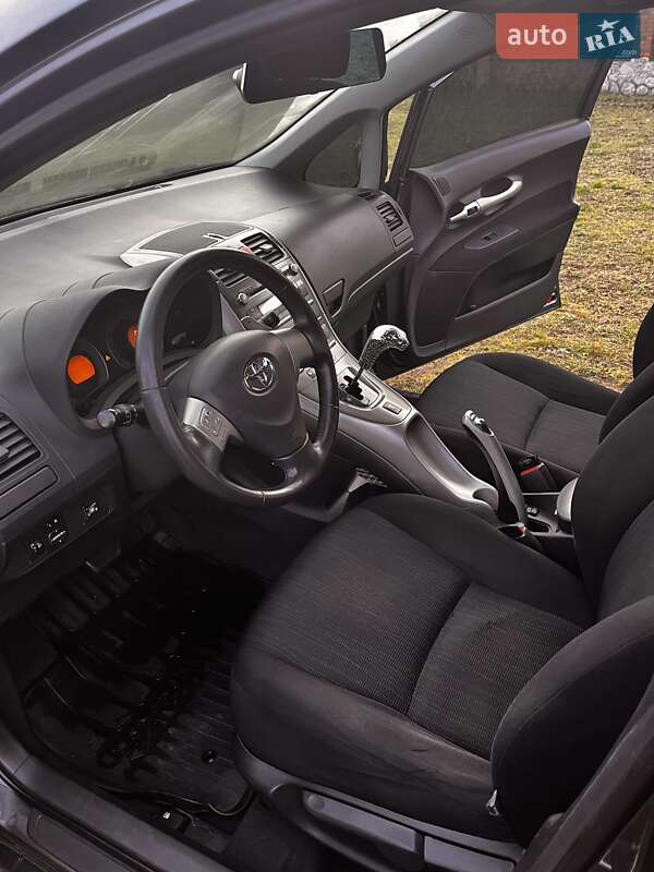 Хэтчбек Toyota Auris 2008 в Полтаве
