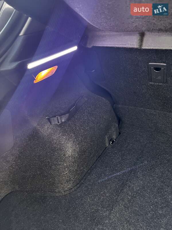 Хэтчбек Toyota Auris 2008 в Полтаве