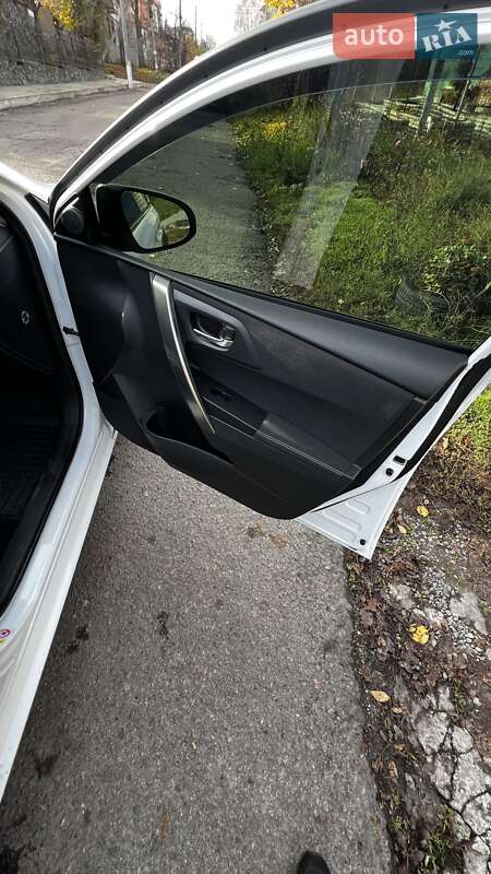 Хетчбек Toyota Auris 2014 в Дніпрі фото 6 Хетчбек Toyota Auris 2014 в Дніпрі