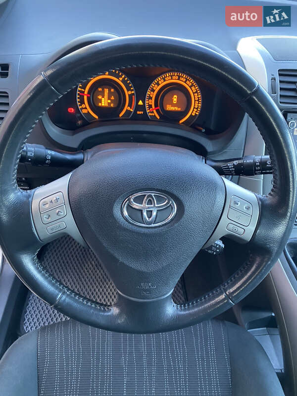 Хетчбек Toyota Auris 2006 в Івано-Франківську