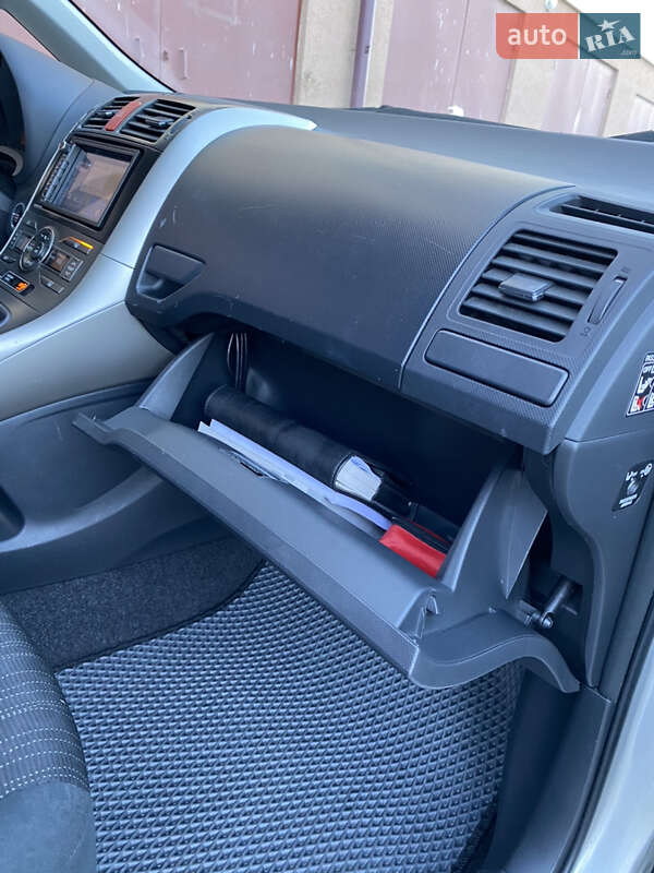 Хетчбек Toyota Auris 2006 в Івано-Франківську