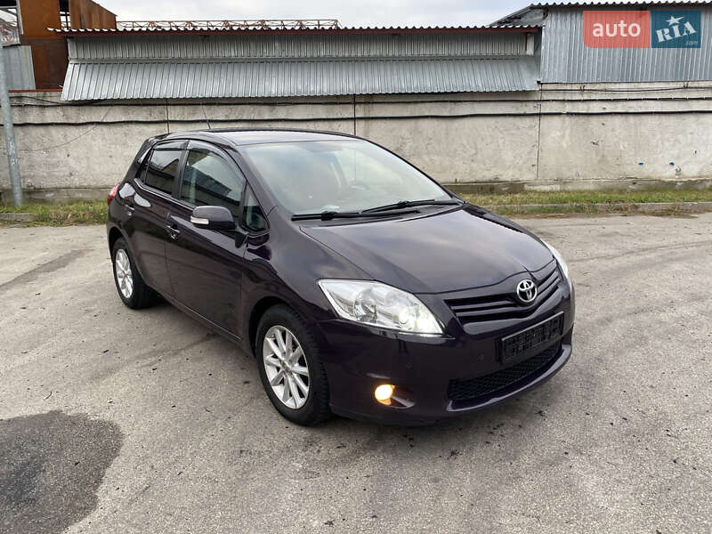 Хэтчбек Toyota Auris 2010 в Киеве