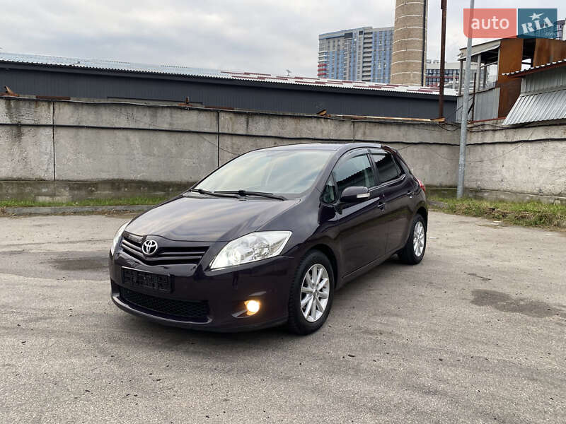 Хэтчбек Toyota Auris 2010 в Киеве