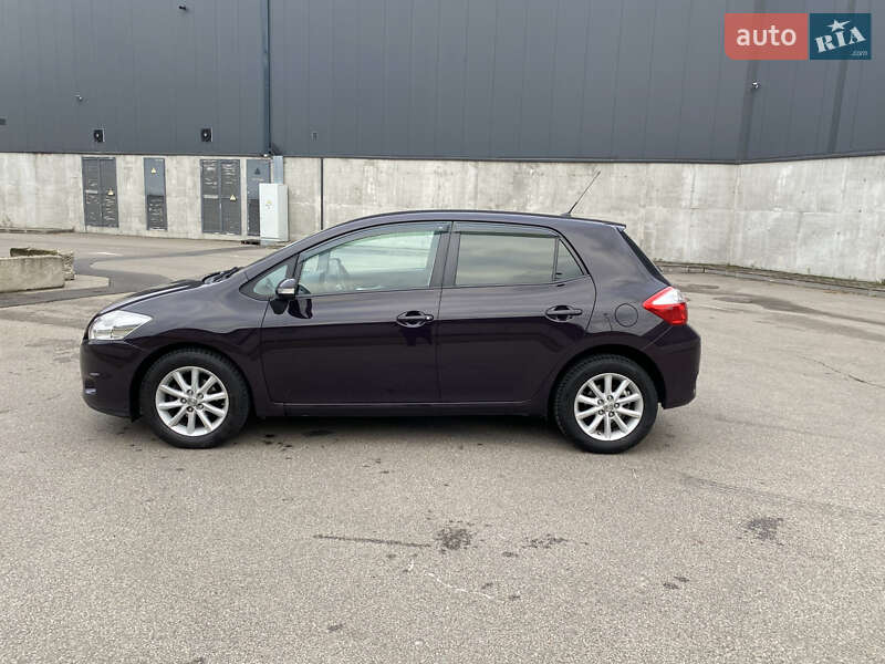 Хэтчбек Toyota Auris 2010 в Киеве