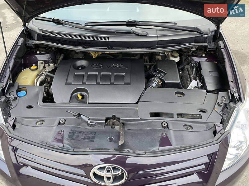 Хэтчбек Toyota Auris 2010 в Киеве