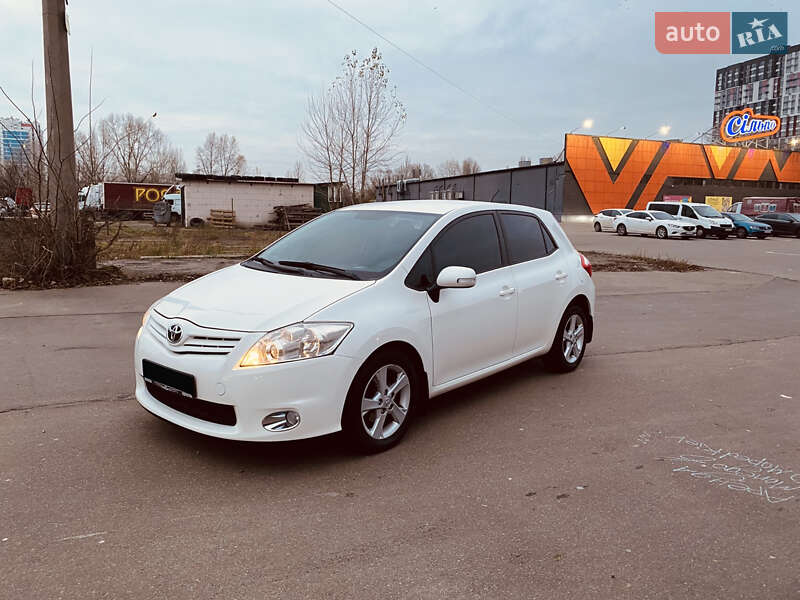 Хэтчбек Toyota Auris 2012 в Киеве