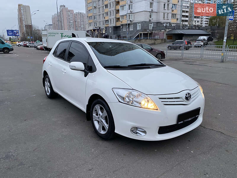 Хэтчбек Toyota Auris 2012 в Киеве