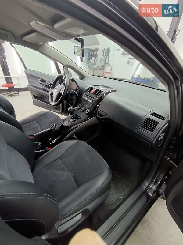 Хетчбек Toyota Auris 2008 в Чернівцях