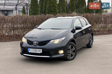 Хэтчбек Toyota Auris 2014 в Киеве