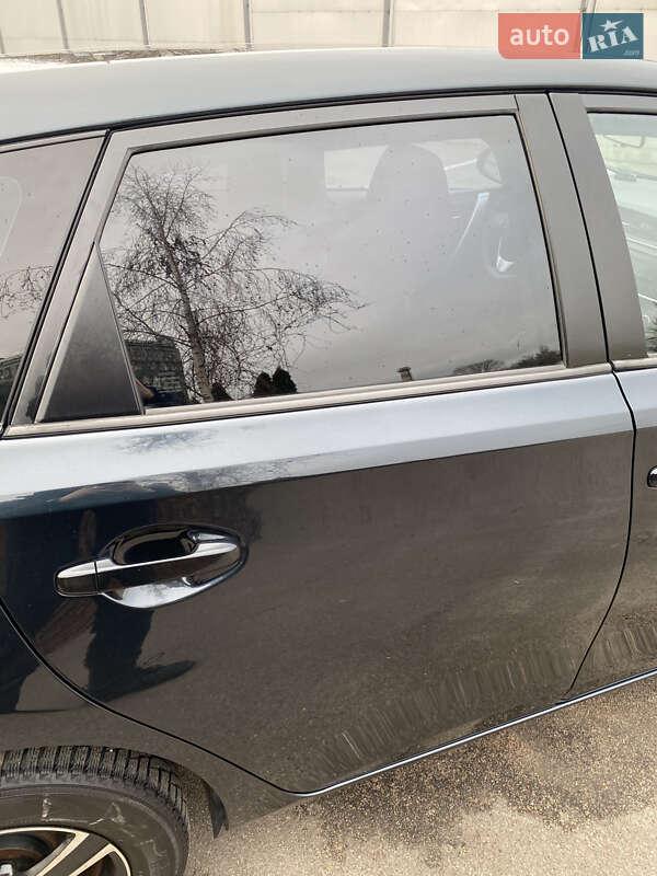 Хетчбек Toyota Auris 2014 в Києві фото 21 Хетчбек Toyota Auris 2014 в Києві