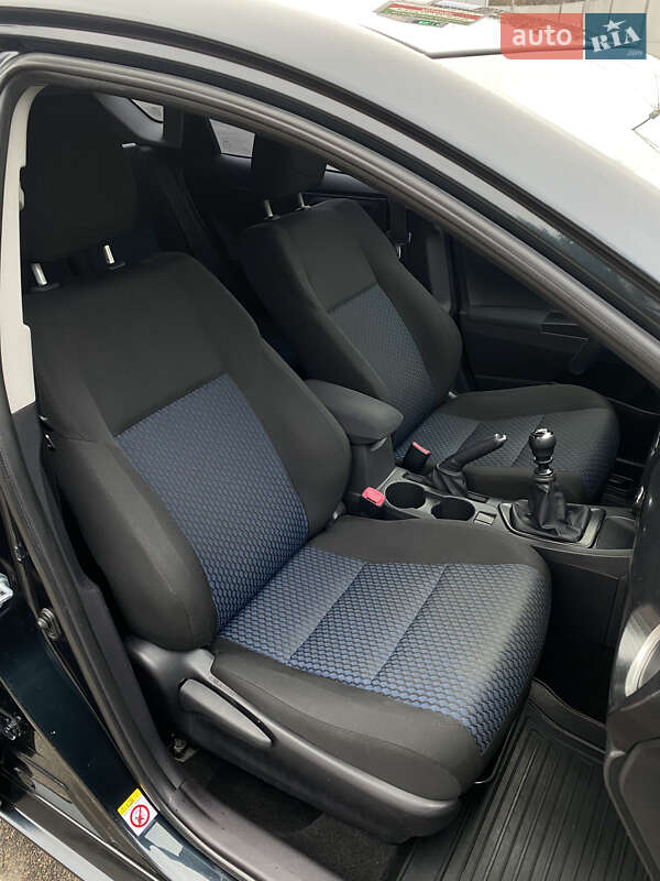 Хетчбек Toyota Auris 2014 в Києві фото 40 Хетчбек Toyota Auris 2014 в Києві
