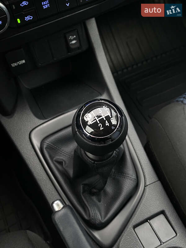 Хетчбек Toyota Auris 2014 в Києві фото 50 Хетчбек Toyota Auris 2014 в Києві