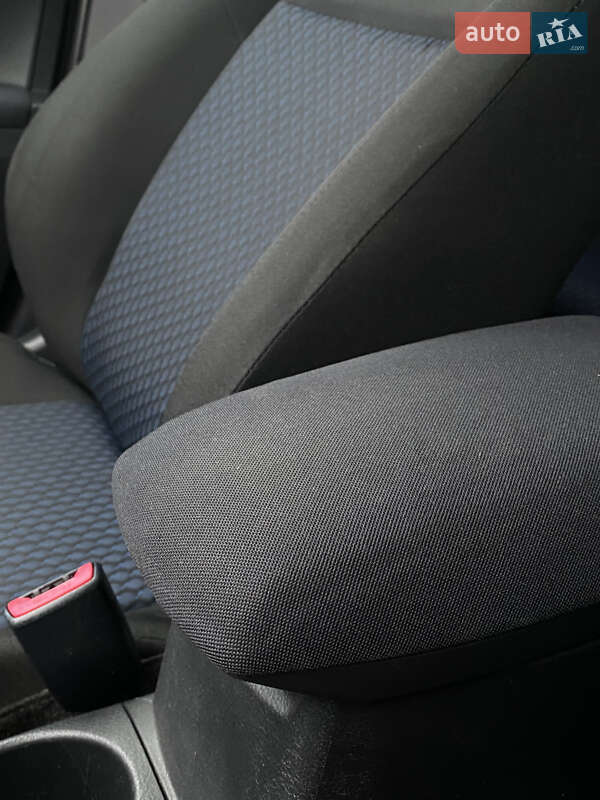 Хетчбек Toyota Auris 2014 в Києві фото 51 Хетчбек Toyota Auris 2014 в Києві