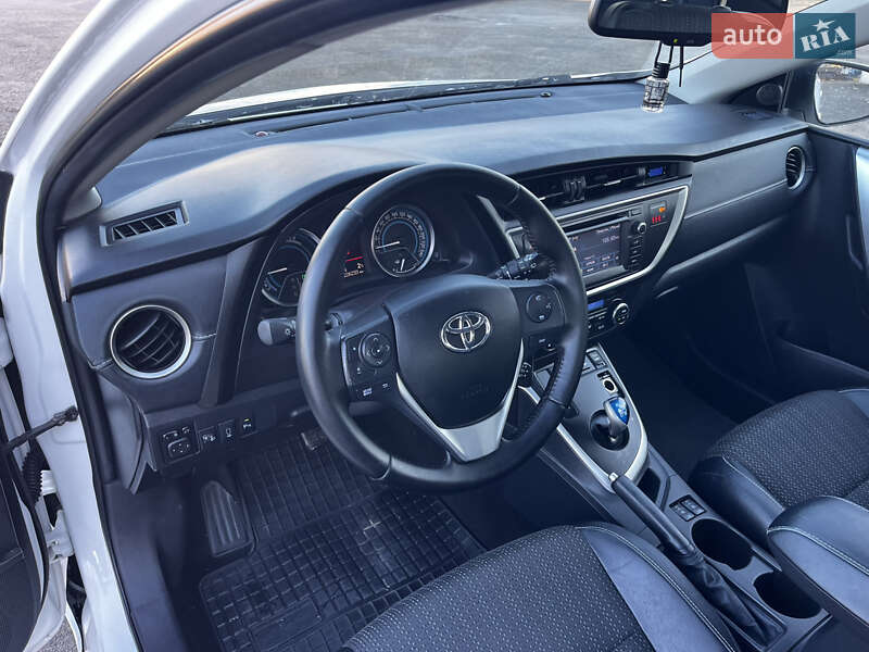 Хэтчбек Toyota Auris 2013 в Луцке