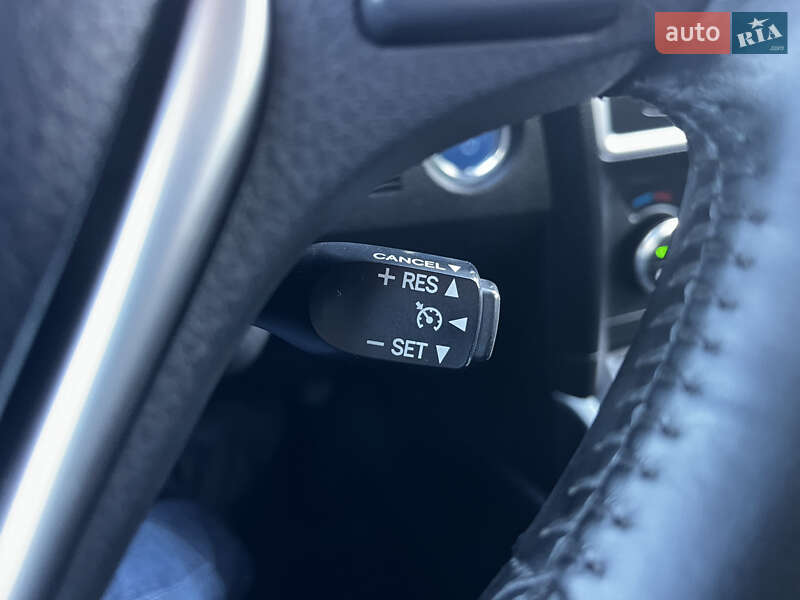 Хэтчбек Toyota Auris 2013 в Луцке