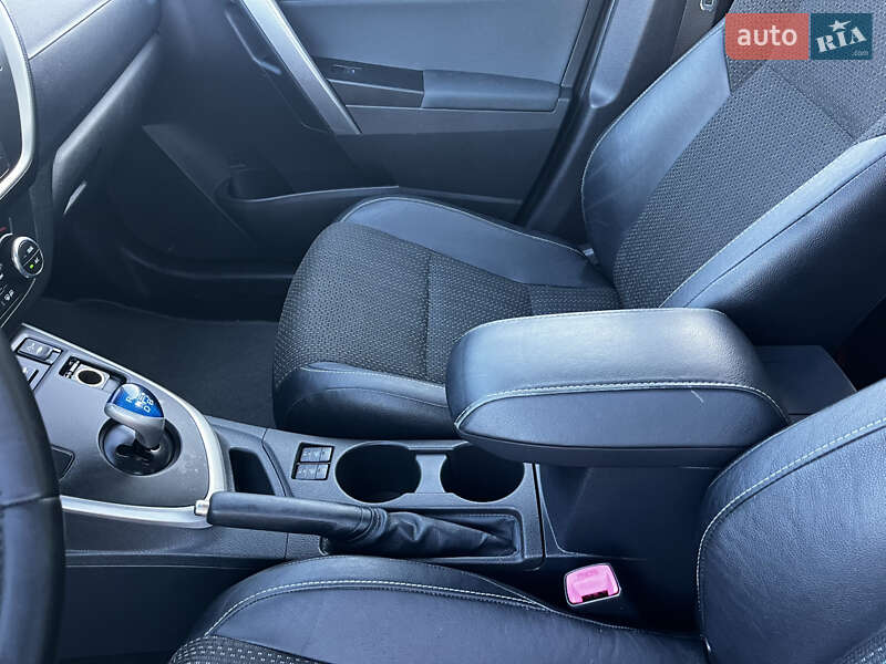 Хэтчбек Toyota Auris 2013 в Луцке