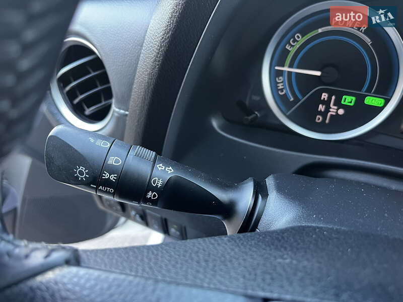 Хэтчбек Toyota Auris 2013 в Луцке